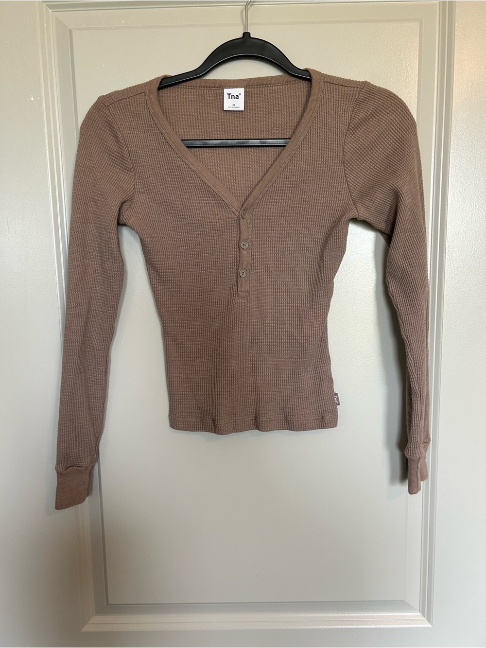 Aritzia TNA Long-Sleeve Waffle Henley Top in Taupe